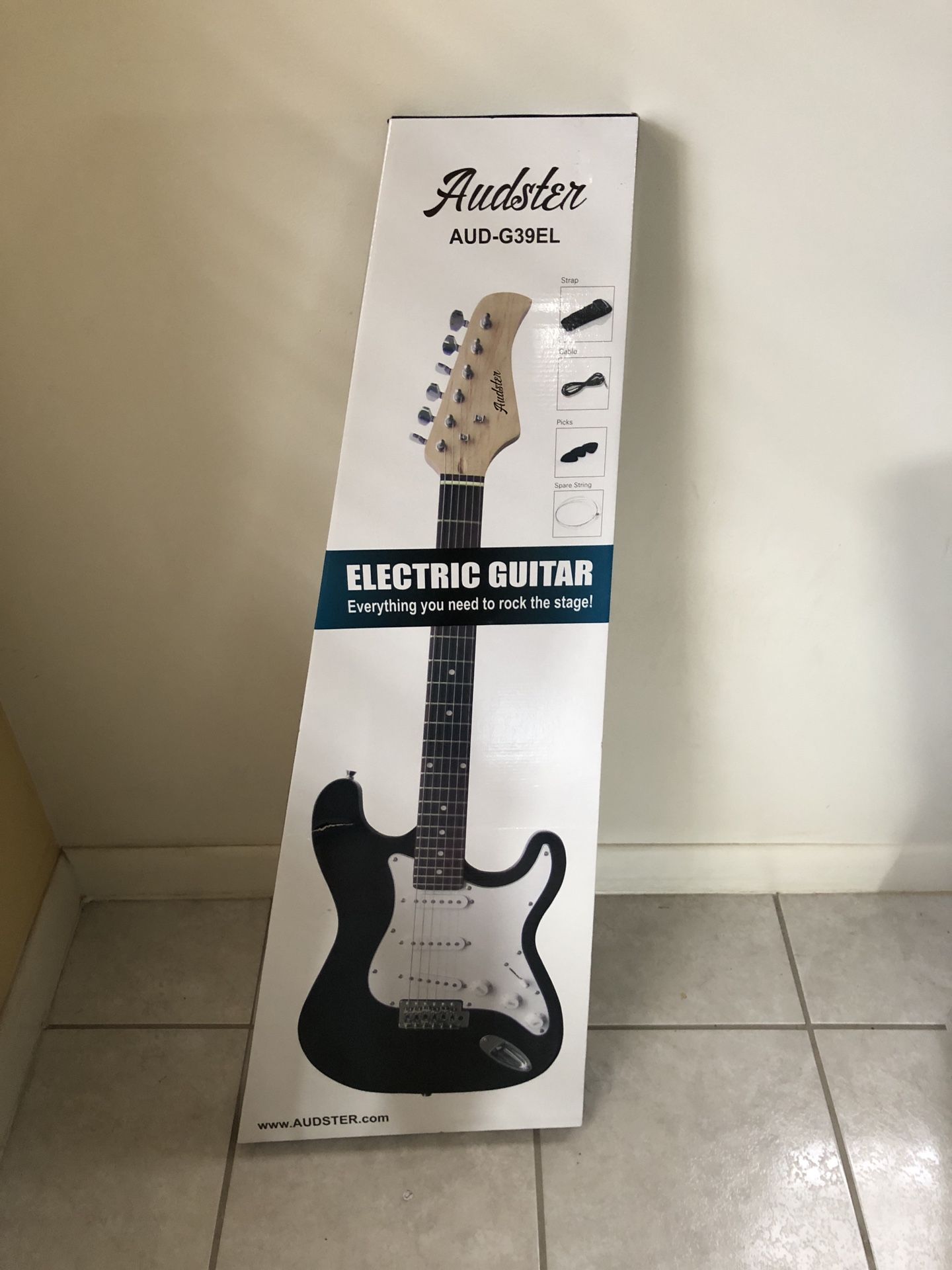 Brand new Electric Guitar Audster Black & White