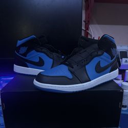 Air Jordan 1 Mid “Black Royal Blue”