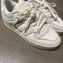Adidas Rivarly’s 86 size 9  