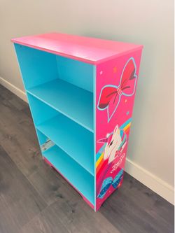 Kids bookshelf