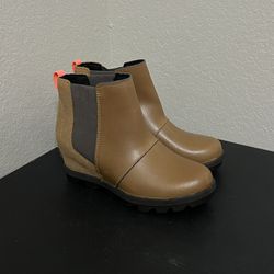 Sorel Joan of Arctic Brown Leather Wedge II Chelsea Boots Ankle Booties Size 2