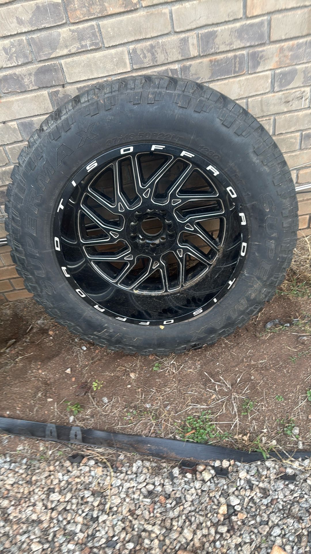 4- T/s Offroad 24 With 37x13.50r24 Tires 50% Tread