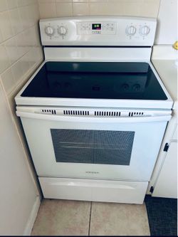 White Electric Range with Glass Cooktop