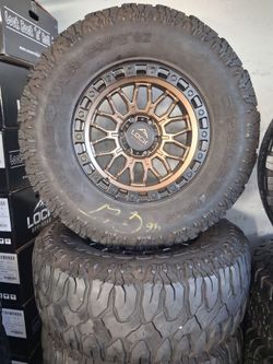 Bendo un set de Rines Nuevos con llantas usadas Para Ford