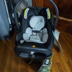 Chicco Keyfit 35 Cleartex Infant Car seat 