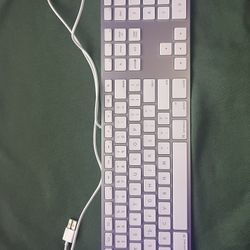 APPLE  MAGIC KEYBOARD