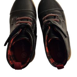 NWOB Cat & Jack Unisex Black Adam Style Black/Red Boot Shoes - Size 12