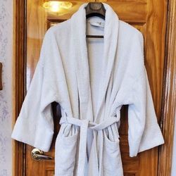 Bed Bath creations terry bathrobe hotel resort style Unisex Size L White 100% cotton Sleeves 2 patched pockets Belt on loop Long length Made in Turkey
