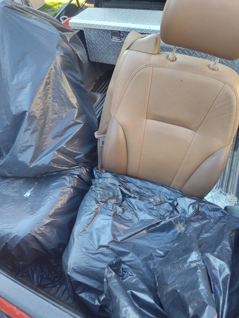 2002 Chevy trailblazer seats $300/bestoffer or trade.