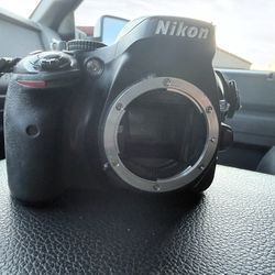 Nikon D5200 Body Only
