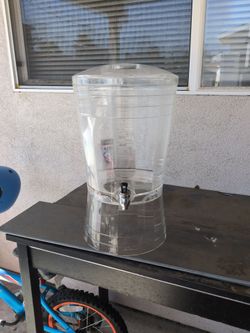 4 gal acrylic drink dispenser FREE