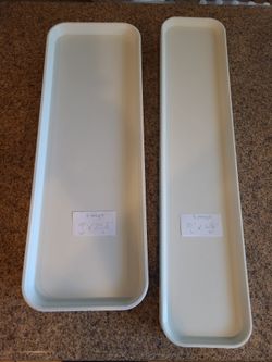 Carlisle White Fiberglass Market/bakery Trays