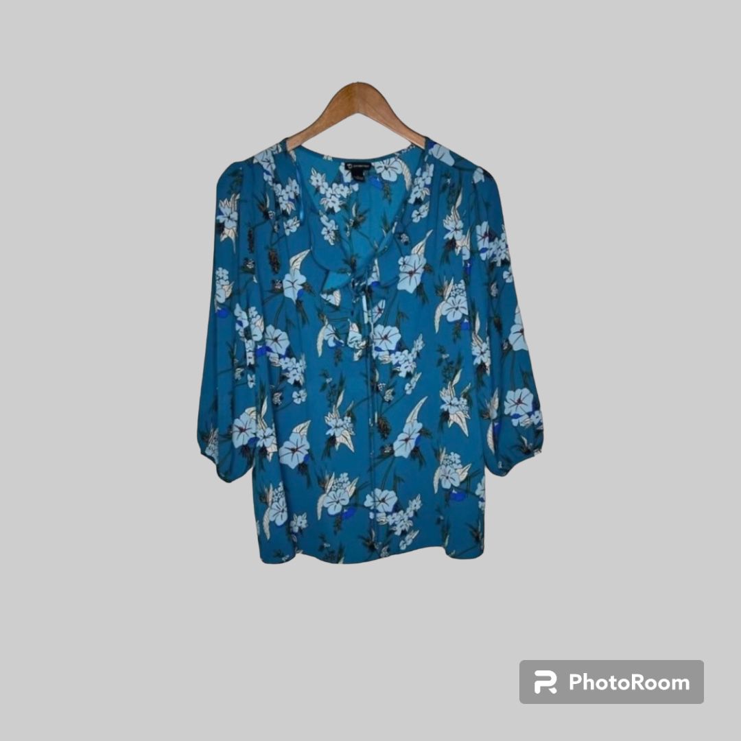 New Directions Women’s Floral Ruffle Top Blue. Cream Size Large