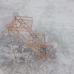 FOLDING PLANT STAND. 2FT HI