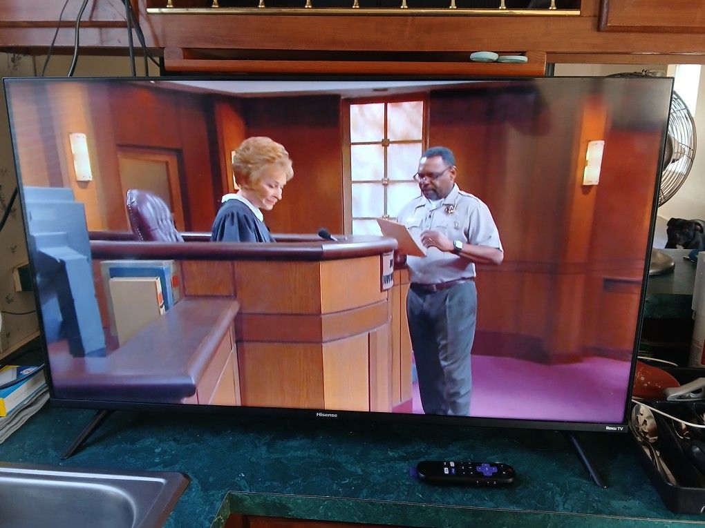 Hisense LED LCD 40' ROKU TV