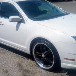 2011 Ford Fusion SE Clean Low miles  Title in hand
