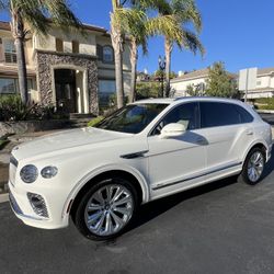 2023 Bentley Bentayga Azure EWB