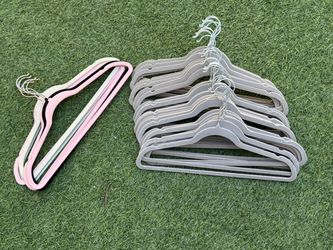 35 Velvet-Flocked Non-Slip Clothes Hangers Closet Organization