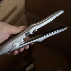 Mini travel straightener