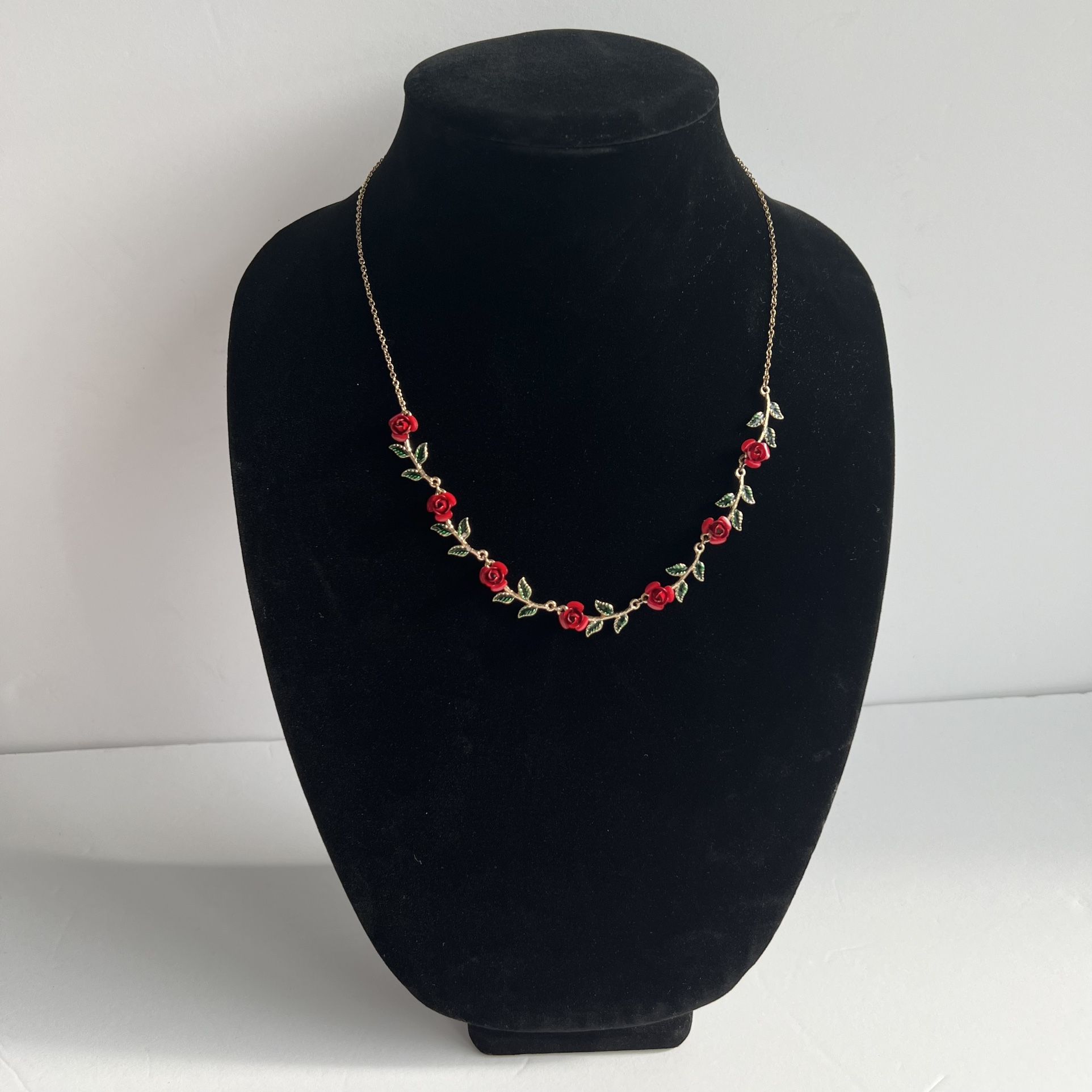 Gold Tone Rose Flower Necklace