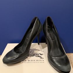 Burberry black pumps