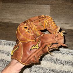 Mizuno Glove