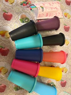 Glitter cups included with straws