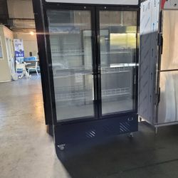 Glass DOOR merchandiser 