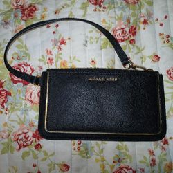 Michael Kors Wristlet Black / Gold . 