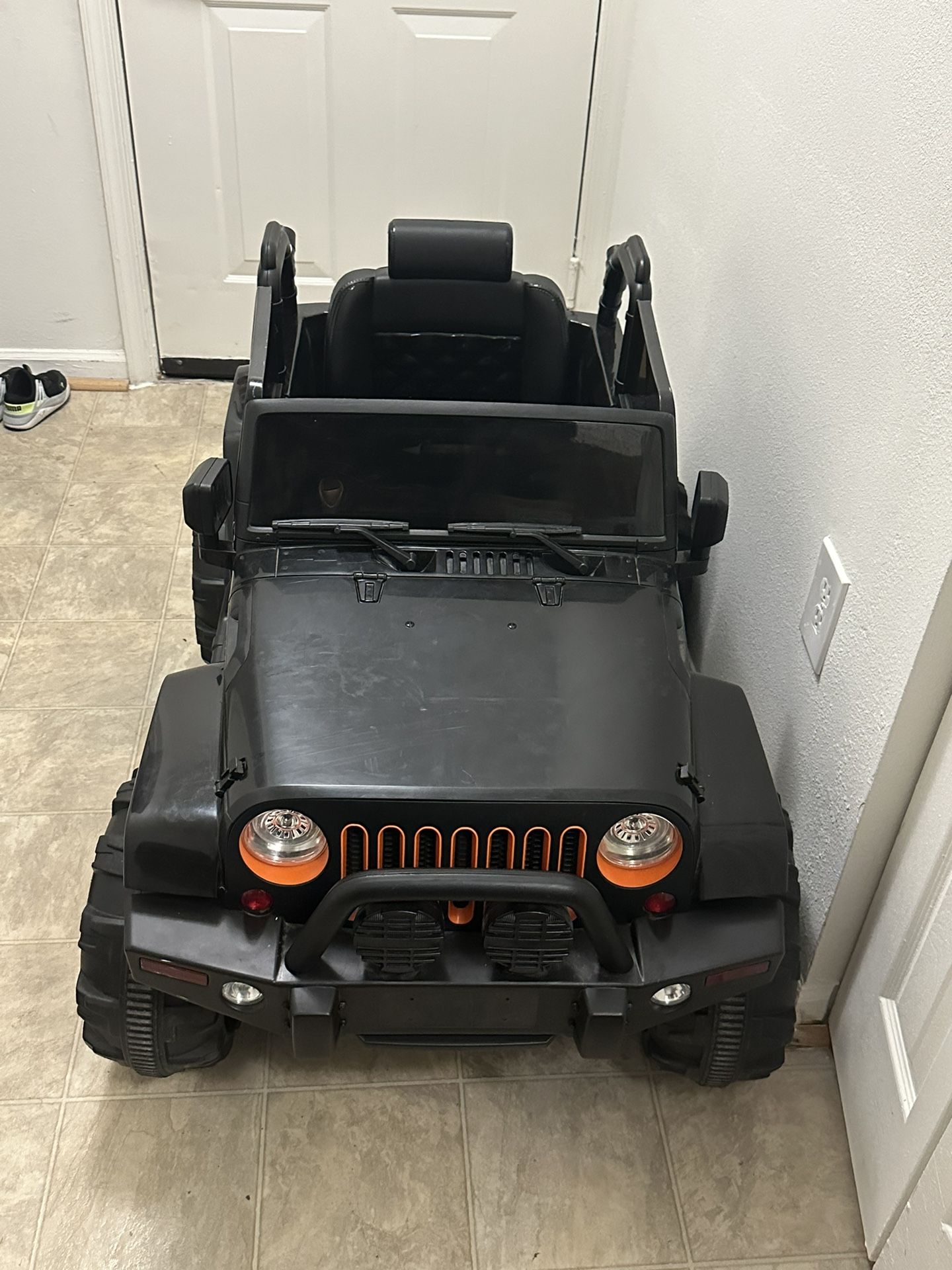 KIDS RIDE ON JEEP