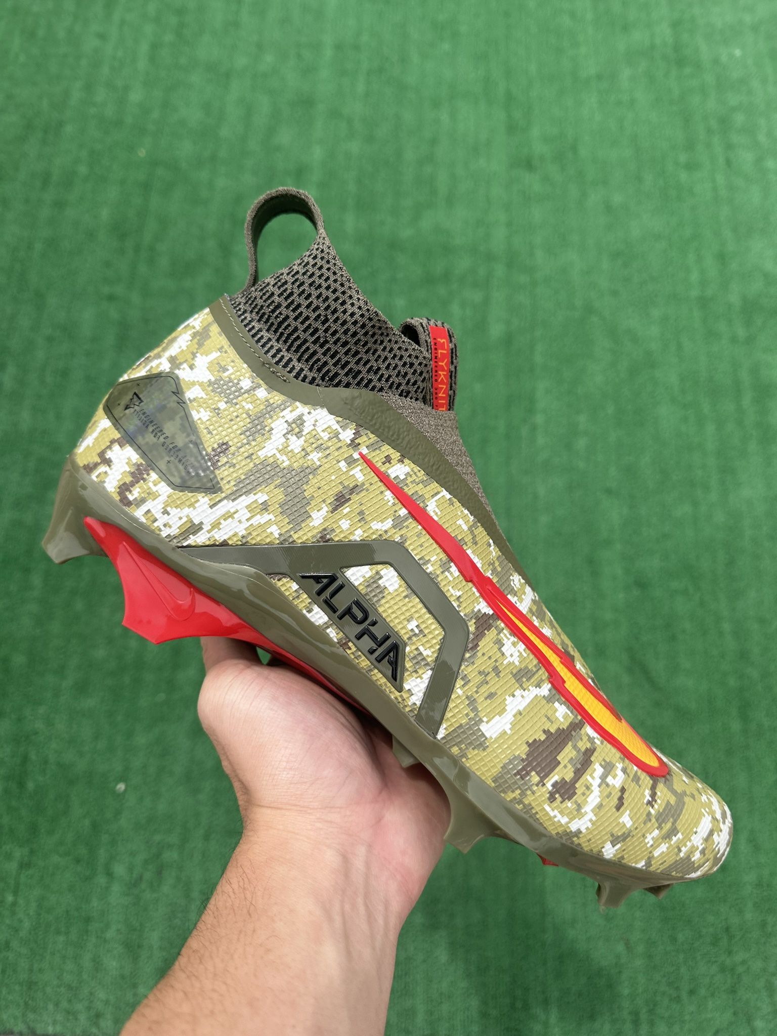NIKE ALPHA MENACE ELITE 3 “TRAVIS KELCE” FOOTBALL CLEATS (Size 11 