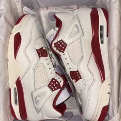 Jordan 4 “Valentine’s Day” Size 9M