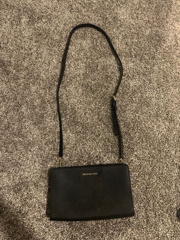 Michael Kors Crossbody bag “Black” for Sale in Sammamish, WA - OfferUp