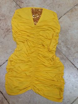Yellow top .. Tube top..