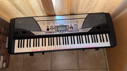 Yamaha piano keyboard