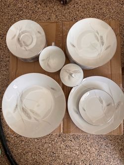 Vintage Mid-Century 75+ Piece Rosenthal Set