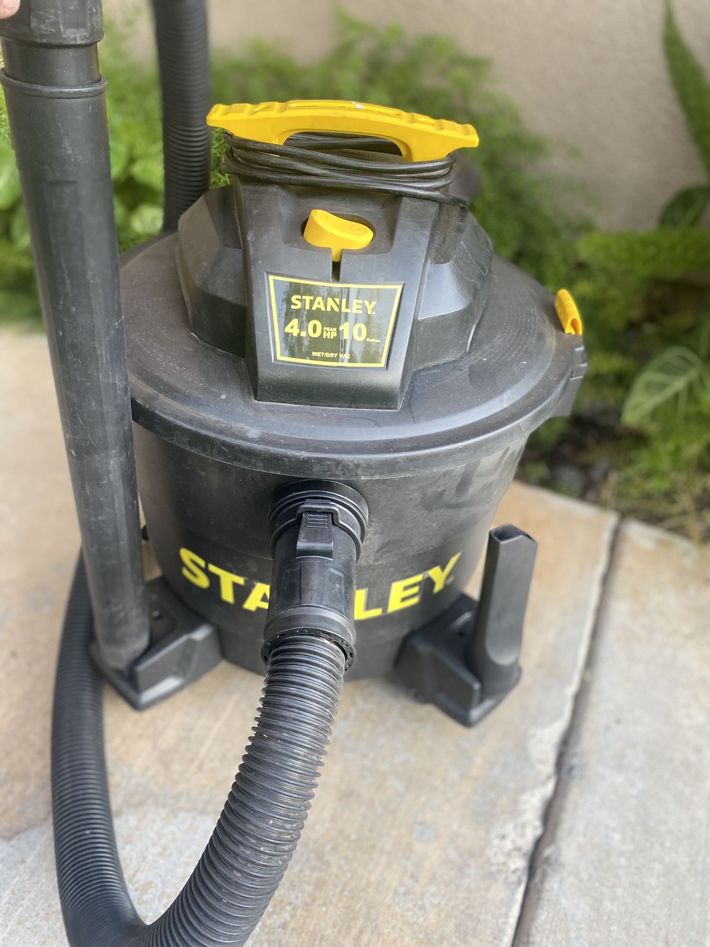 Selling A Stanley 10 Gallon Shop Vac 4.0 HP in good condition