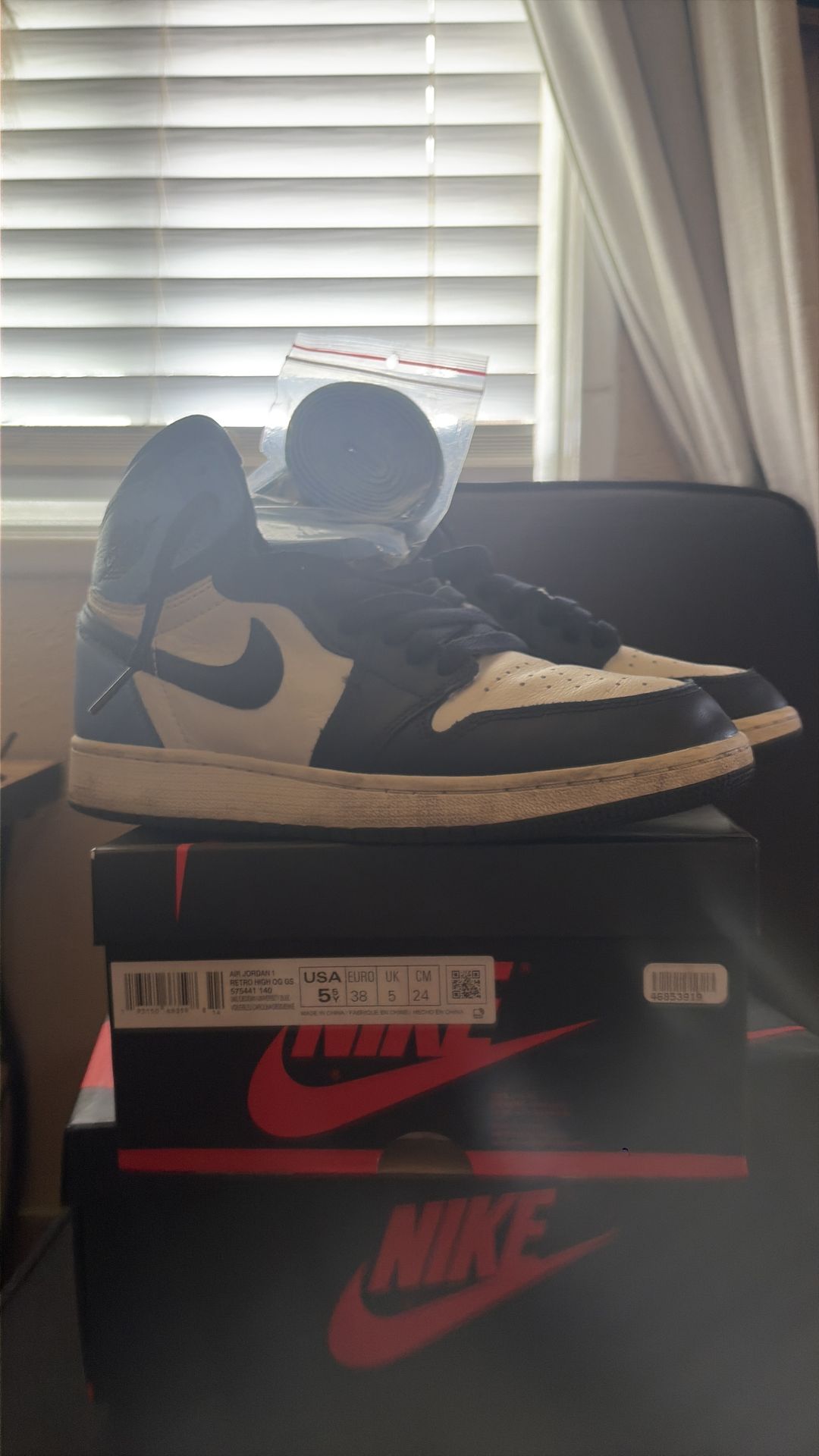 Jordan 1 Retro High OG obsidian 5.5Y