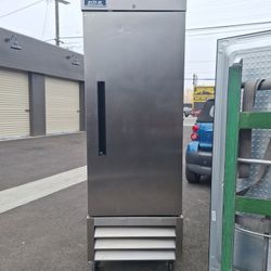 COMMERCIAL  FREZZER ( CLEAN)