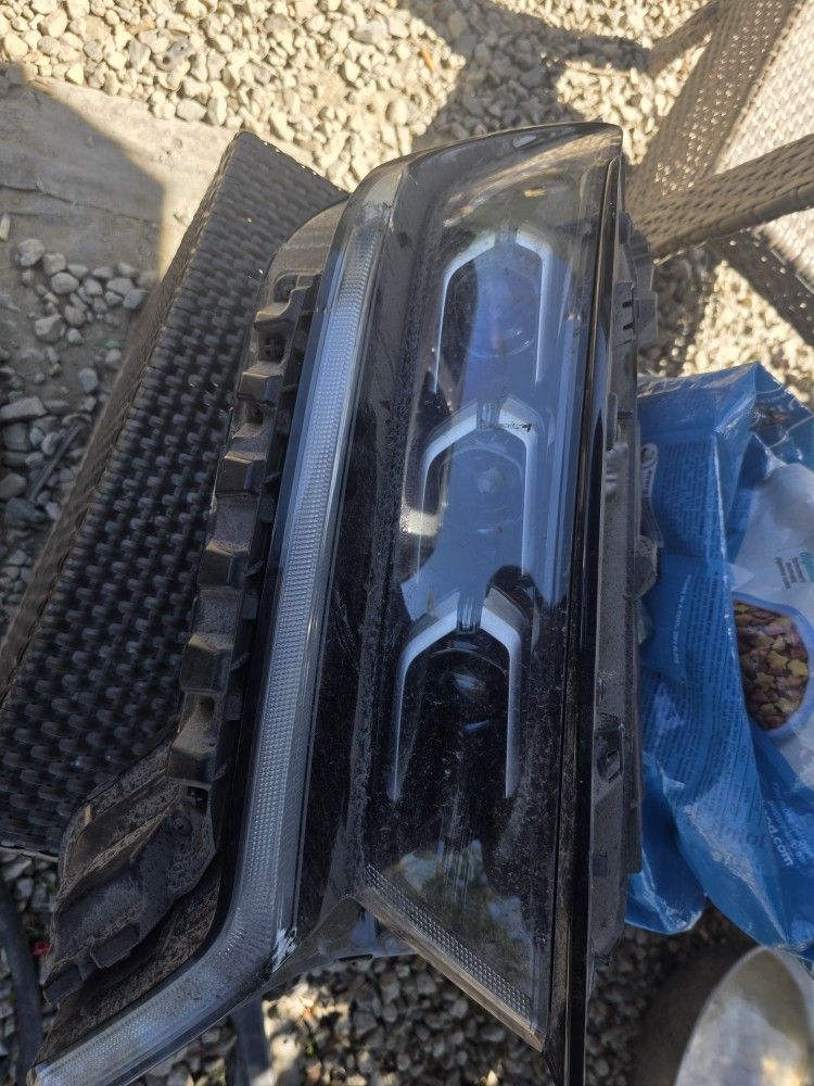 23 Kia Headlight