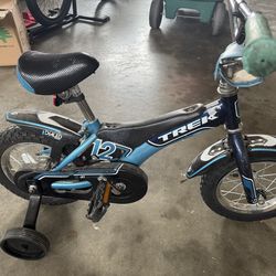 Small kids bike w training wheels