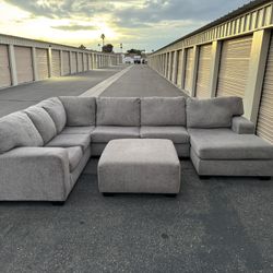 Grey Sectional With Ottoman 