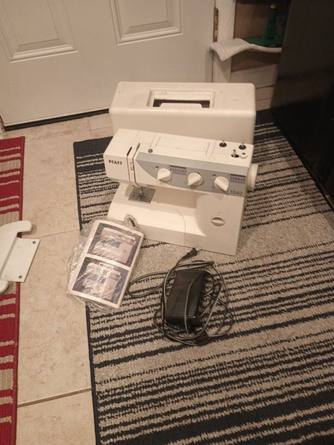 Pfaff Hobby 1040 Sewing Machine