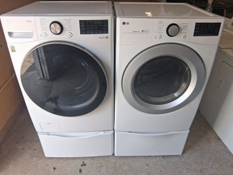 LG Front Load Washer And Dryer Set 