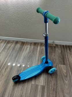 Gotrax KS1 Kids Kick Scooter, 3 Wheels in pristine condition