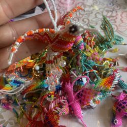 ColibrÃes colgantes tipo llavero De Diferentes colores hechos a mano a $15 cada uno