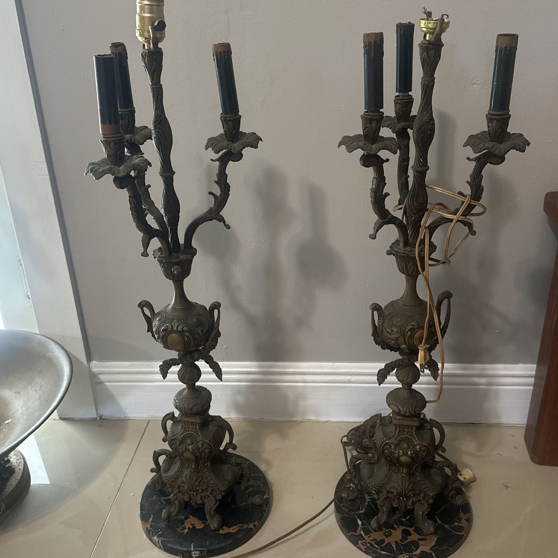 Juego De Candelabras De Bronze