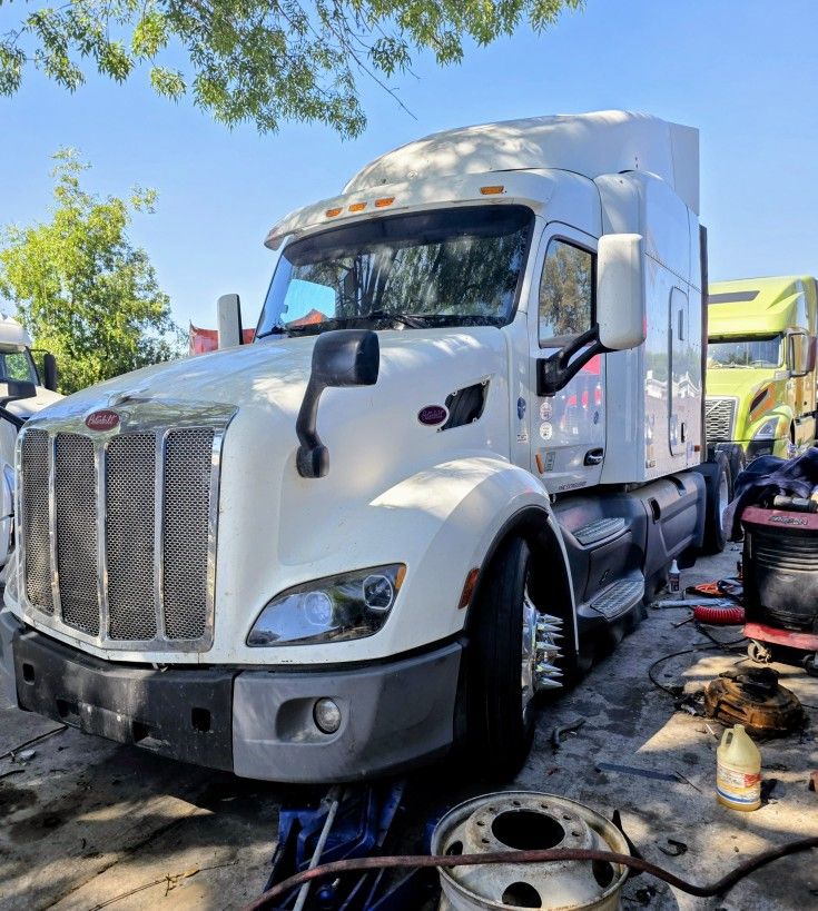2017 Peterbilt 579