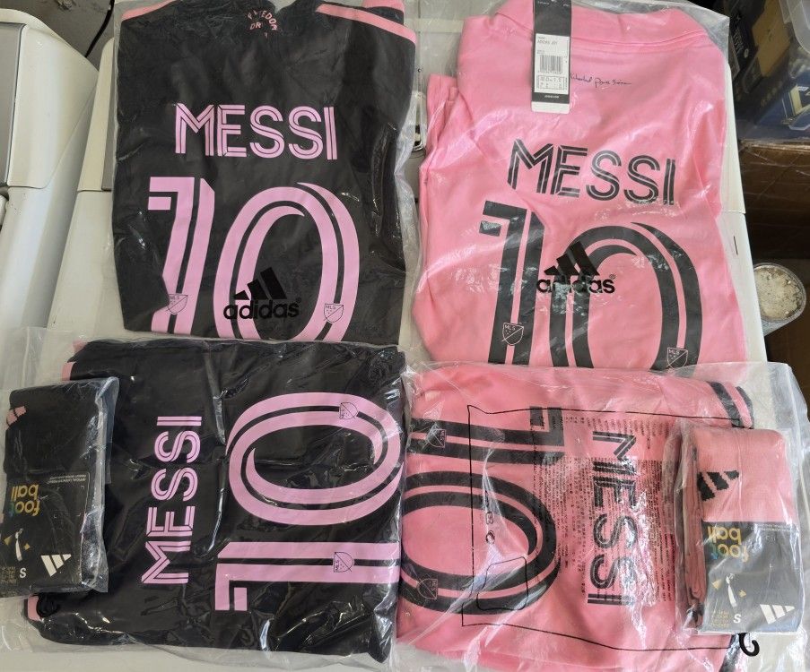 INTER MIAMI MESSI HOME OR AWAY SOCCER JERSEY KIDS KIT $40. CASH PLEASE!!!