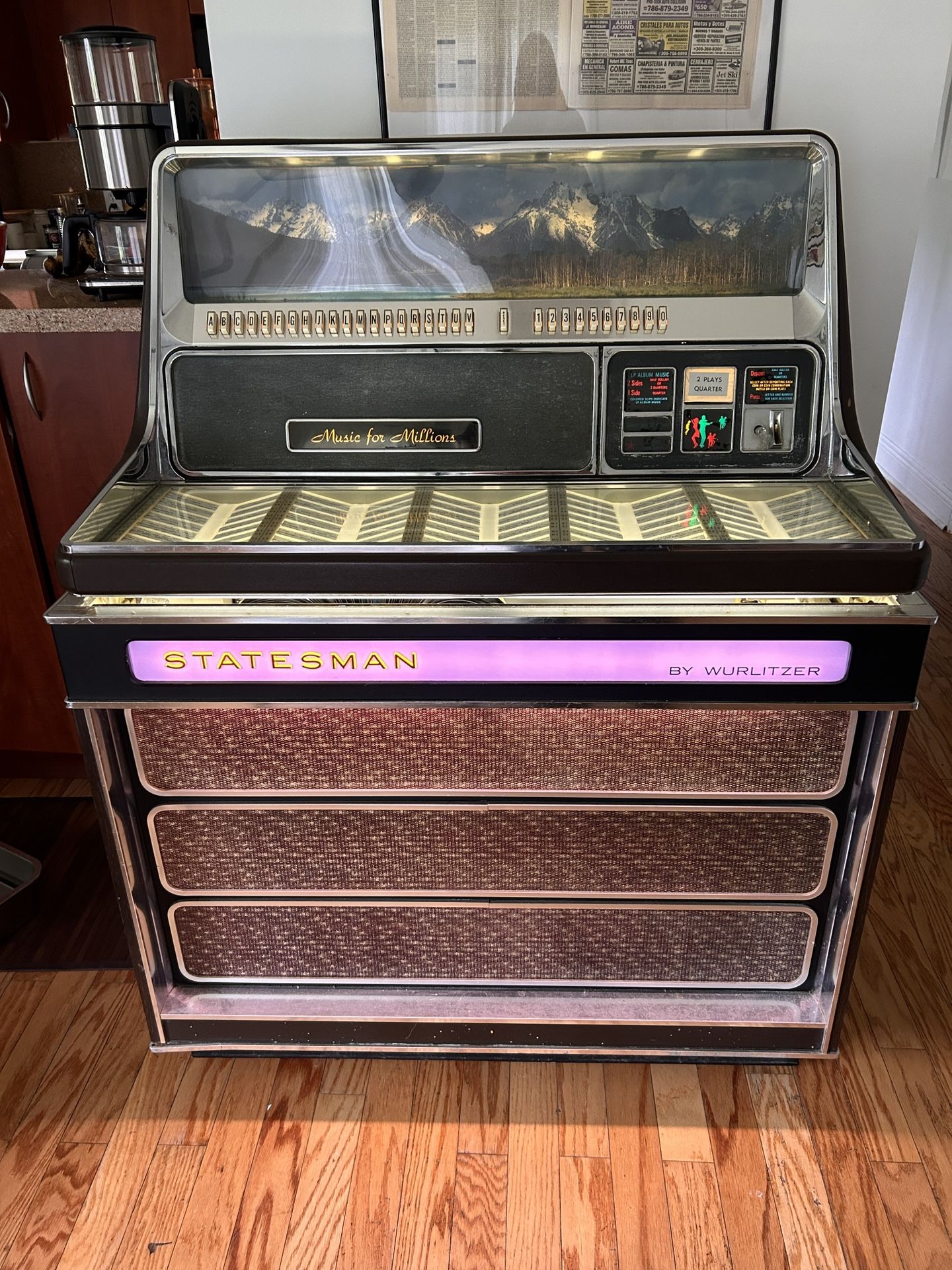 1970 Wurlitzer Statesman jukebox